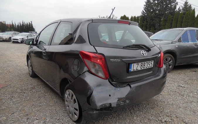 Toyota Yaris cena 9900 przebieg: 298000, rok produkcji 2013 z Lubień Kujawski małe 326